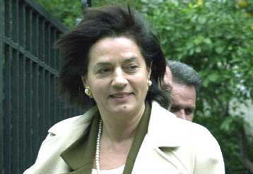 Τα οικονομικά των κομμάτων στη συνάντηση της Β.Παπανδρέου με τον πρωθυπουργό