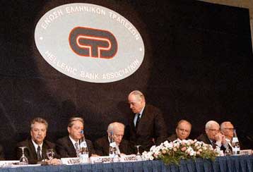 Προβληματίζουν οι αρνητικές αποδόσεις των καταθέσεων Ταμιευτηρίου – Στροφή σε νέα προϊόντα