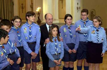 O Πρόεδρος της Δημοκρατίας συναντά προσκόπους και θυμάται την παιδική του ηλικία