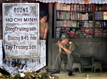 Στην πυρά στέλνουν βιβλία, βιντεοκασέτες και CD οι βιετναμέζικες Αρχές