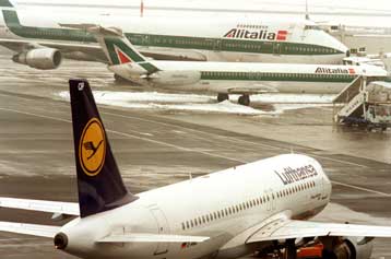 Οι Ιάπωνες προειδοποιούν για τον κίνδυνο από το «σύνδρομο οικονομικής θέσης» στα αεροπλάνα