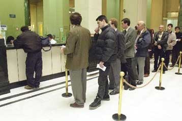 Μία ημέρα παράταση για φορολογούμενους – δανειολήπτες λόγω ευρώ