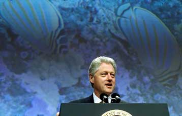 Εντός των ημερών η οριστική απόφαση του Κλίντον για την επίσκεψή του στη Βόρειο Κορέα