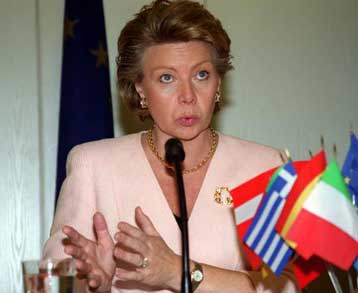 Ανταποκρίθηκε στην επιστολή του Γ.Φλωρίδη η κοινοτική επίτροπος Βίβιαν Ρέντινγκ