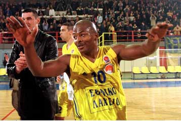 «Φτερούγισε» στην κορυφή της Α1 το Περιστέρι μετά το 65-77 επί του Μακεδονικού – Νίκες για Μαρούσι,