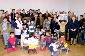 Κοντά στα παιδιά βρέθηκε την Τετάρτη η ομάδα μπάσκετ του ΠΑΟΚ