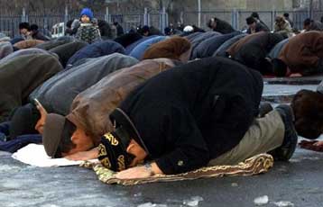 Τη λήξη του Ραμαζανιού γιορτάζουν οι μουσουλμάνοι σε κάθε άκρη του πλανήτη