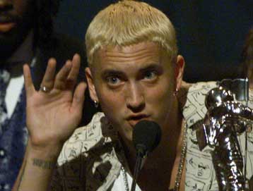 Το 2000 ανήκει στον Έμινεμ