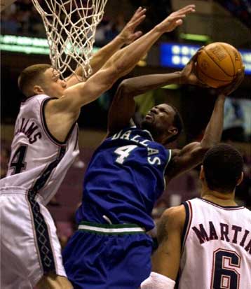 Οι Μάβερικς χάρισαν στον Νέλσον τον τίτλο του τρίτου πολυνίκη προπονητή στο ΝΒΑ