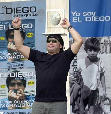 Νέα επίθεση Μαραντόνα σε Πελέ και Μπλάτερ