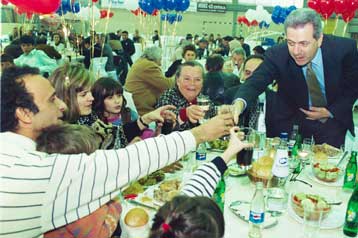 Χριστουγεννιάτικο γεύμα για τους αστέγους με το δήμαρχο Αθηναίων