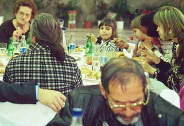 Γεύμα αγάπης από τον Ερυθρό Σταυρό σε άστεγους και άπορους πολίτες