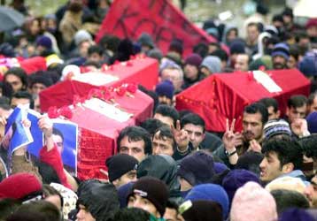 Συνεχίζουν την απεργία πείνας 353 κρατούμενοι στις τουρκικές φυλακές