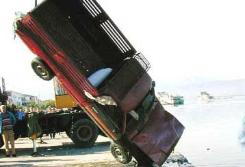 Αυτοκίνητο έπεσε στη θάλασσα – Σώος ο οδηγός του