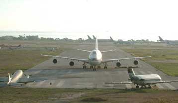 Αεροσκάφος της Alitalia προσγειώνεται στην Αθήνα για να ελεγχθεί δέμα άγνωστης προέλευσης