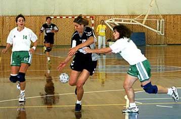 Η Αρτα συνέτριψε 39-13 τον Παναθλητικό στο χάντμπολ γυναικών