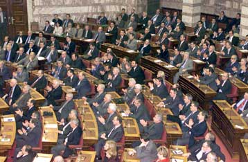 Υποτονική η συζήτηση για τον προϋπολογισμό του 2001 – Φραστική αντιπαράθεση πολιτικών αρχηγών