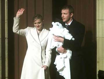 Πέπλο… μυστηρίου καλύπτει το γάμο της Μαντόνα