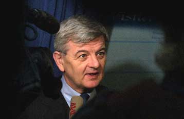 Σε ρόλο «πυροσβέστη» των γαλλογερμανικών σχέσεων ο Γιόσκα Φίσερ