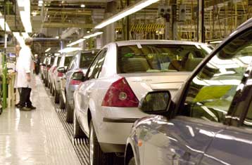 Η Ford ανακοινώνει μειωμένα κέρδη και περικοπή της παραγωγής