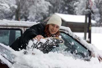 Τα λευκά της βάζει η χώρα για να υποδεχτεί τα Χριστούγεννα – Χιόνια και στην Αθήνα προβλέπει η ΕΜΥ