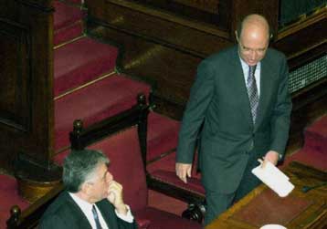 Τα μεσάνυχτα η ψηφοφορία του προϋπολογισμού του 2001 στη Βουλή