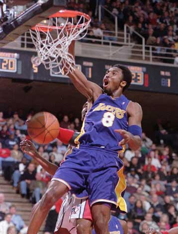 Με ηγέτη τον Κόμπι Μπράιαντ οι Λέικερς σταμάτησαν τους Ρόκετς