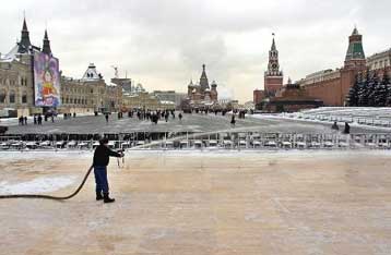 Παγοδρόμιο η Κόκκινη Πλατεία για τις ημέρες των εορτών