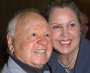 Σε επιτυχή εγχείρηση ανοιχτής καρδιάς υπεβλήθη ο βετεράνος ηθοποιός Μίκι Ρούνεϊ