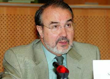 Αισιόδοξος για την πορεία του ευρώ ο Ευρωπαίος επίτροπος για οικονομικές και νομισματικές υποθέσεις