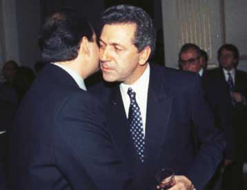 «Πολιτική» απάντηση Αβραμόπουλου στα ροζ συννεφάκια Καραμανλή – Συνάντηση με Κ.Στεφανόπουλο