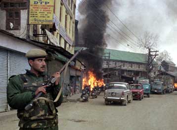 Μερική απόσυρση των στρατευμάτων από το Κασμίρ ανακοίνωσε το Πακιστάν
