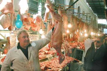 Αντιδρούν οι κρεατέμποροι στους ελέγχους του ΣΔΟΕ – Μεγάλες ελλείψεις στην αγορά