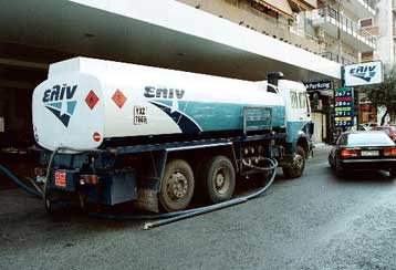 Φτηνότερα καύσιμα από τα μεσάνυχτα της Τετάρτης και για μία εβδομάδα