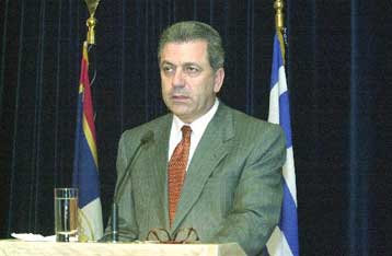 Εμείς κάνουμε πολιτική