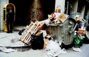 Γιορτές με σκουπίδια στους δρόμους εξαγγέλλουν οι οδοκαθαριστές