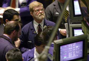 Η απόφαση της Fed να διατηρήσει αμετάβλητα τα επιτόκια ρίχνει τη Γουόλ Στριτ