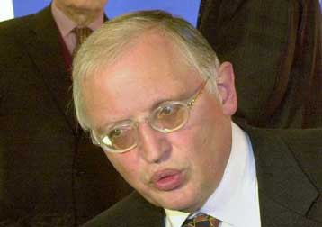 Ο Φερχόιγκεν συμφωνεί με την πρόταση Σρέντερ για «Ευρωπαίους β κατηγορίας»