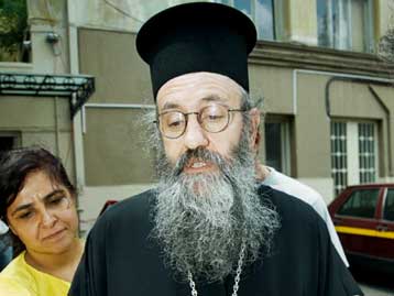 Πάνω από δύο εκατομμύρια οι υπογραφές για τις ταυτότητες, λέει η Εκκλησία