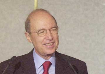 Έφοδος Σημίτη σε ΙΚΑ και ΟΑΕΔ  – Σε προσλήψεις στα ασφαλιστικά Ταμεία προσανατολίζεται η κυβέρνηση