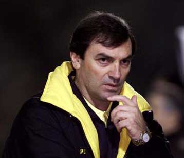 Για διαιτησία, ατυχία και μεταγραφές μίλησε ο Μπάμπης Τεννές