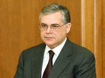 Τον πρωθυπουργό ενημερώνει για τη σύγκλιση ο Λ.Παπαδήμος – Συνεδριάζει το Συμβούλιο Νομισματικής Πολ