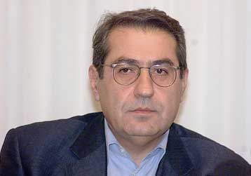 Αναντικατάστατος ο Σημίτης – Χωρίς κραυγές να αντιμετωπιστεί το κόμμα Αβραμόπουλου