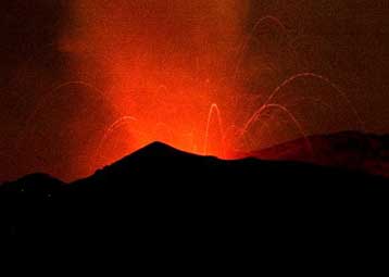 Έτοιμο να εκραγεί το Ποποκατεπέτλ – Χιλιάδες κάτοικοι του Μεξικού εγκαταλείπουν τις εστίες τους