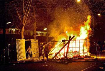 Τελειωμό δεν έχουν οι ταραχές στο Ντεν Μπος, ύστερα από θάνατο φιλάθλου