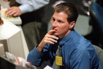 Μεικτή η εικόνα της Γουόλ Στριτ τη Δευτέρα