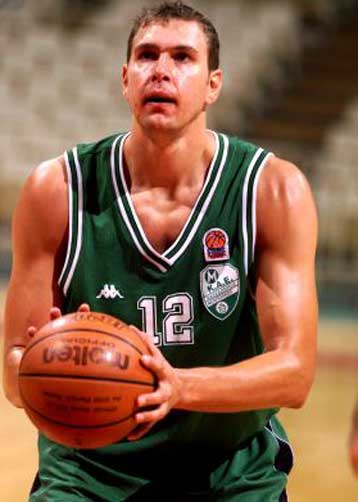 Μετά τον Μπέρι και ο Ντέιβις βλέπει την πόρτα της εξόδου του Μακεδονικού