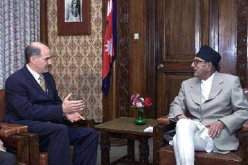 Με πρώτο σταθμό το Νεπάλ ξεκίνησε η ασιατική περιοδεία του Γ.Παπανδρέου