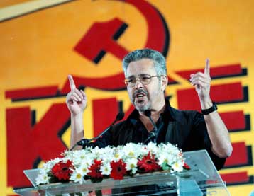 Δεν αποκλείει το ενδεχόμενο συμμετοχής του στο κόμμα Αβραμόπουλου ο Κώστας Ζουράρις