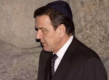 «Ευρωπαίοι β κατηγορίας» να θεωρούνται οι πολίτες των νέων μελών της ΕΕ, προτείνει ο Σρέντερ